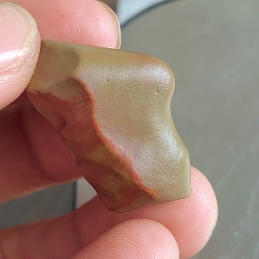 Xinjiang Hami Nanhu Surface Seed Material Chicken Blood Red Colored Clay Raw Stone Fine Pendant 8.6g