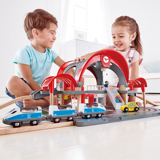Hape Deutschland Hape Bahngleis Spielzeug Holzbaubaubaugruppe Set Multifunktion Kinderzug Spielzeug Luxus-Bahnhof E3725