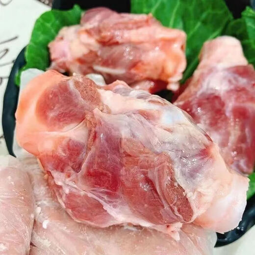 Fresh Pork Throat Bones, Crispy Bones, Stewed Vegetables, Restaurant Maocai Hot Pot Ingredients, Fresh Pork Throat Bones 5 Jin Jin is equal to 0.5 kg