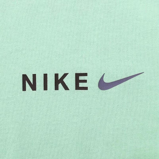 Nike (NIKE) nueva camiseta de manga corta de verano para hombre, moderna y moderna, con estampado en la espalda, cuello redondo, transpirable, deportiva y de ocio, camiseta de media manga HF6172-376 S