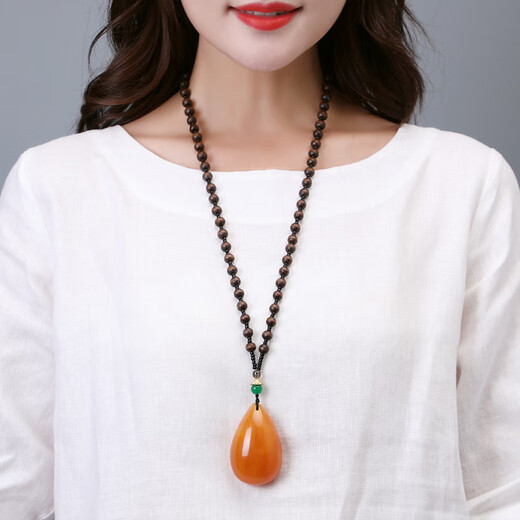Goldsmith Lee amber old beeswax pendant for women high-end long sweater chain pendant chicken fat yellow water drop necklace birthday gift old honey water drop chicken wing wood chain