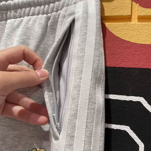 Pantalones adidas femeninos de otoño e invierno Nuevos pantalones deportivos pantalones de chándal sueltos de primer plano de punto de punto informal