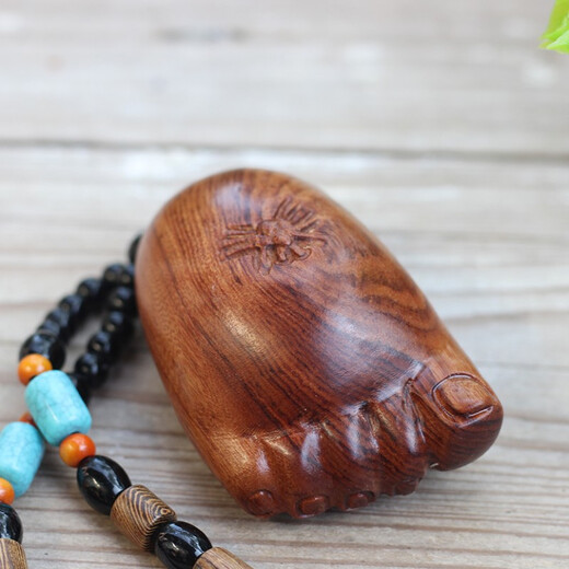 DING Fei (DING FEI) Panjiayuan picks up leaks DING Fei Laos huanghuali wood carving handle piece contented and happy 7 cm long