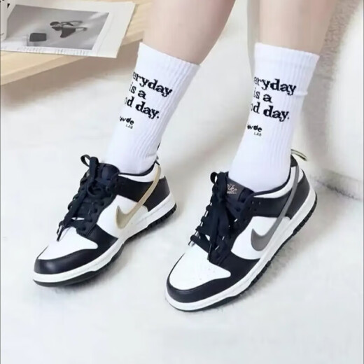 Zapatos de baloncesto Nike zapatos para mujeres airjordanaj1 zapatos de tablero primavera en la primavera de zapatos deportivos transpirables y livianos productos modernos DH9764-001/Little Panda 37.5 en blanco y blanco 37.5