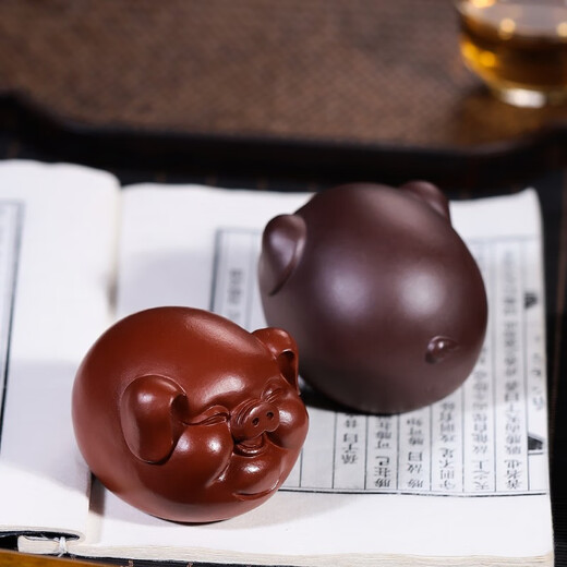 Fuyaji tea pet ornaments Yixing original mineral purple sand handmade piglet tea play handle piece Dahongpao style