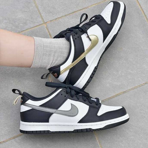 
Nike (NIKE) women's shoes 2025 new summer Dunk Low low top lightweight sneakers fashionable breathable casual shoes DH9764-001 black and white red panda gold and silver hook 36.5