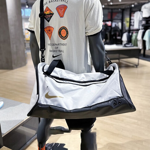 NIKE耐克健身包运动包2024夏季新款斜挎包拎包大容量收纳包桶包旅行包 DX9789-100/黑白/64*35*32 均码