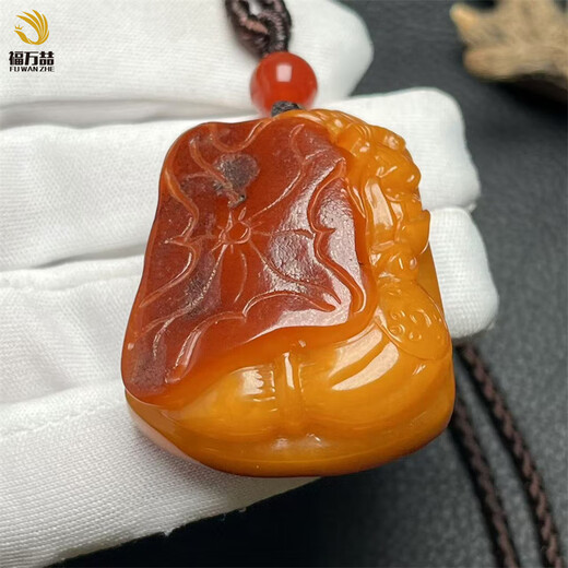 Fuwanzhe Natural Beeswax Leather Pendant Baltic Russian Amber Beeswax Square Handpiece 14.94g