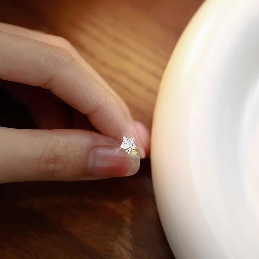 Miman (MIMORE) S925 silver small star earrings for women, trendy, high-end, temperamental earrings, small and simple, no need to pick for sleeping, and pierced ears