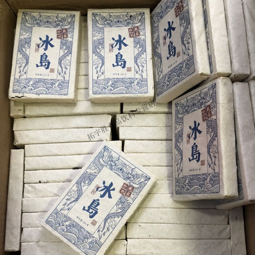 Hongyun offers one kilogram discount on 2014 aged Yunnan Pu'er tea bricks 250g Icelandic tea raw tea classic tissue paper packaging four bricks 1000g