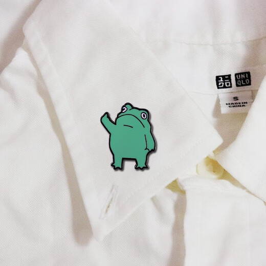 UHFR funny frog middle finger brooch cute cartoon animal badge clothing backpack accessories