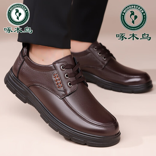 Woodpecker 2024 Hiver Nouveaux chaussures en cuir pour le cuir authentique pour hommes Plus chaussures de coton en velours pour les affaires en cuir souple décontracté.