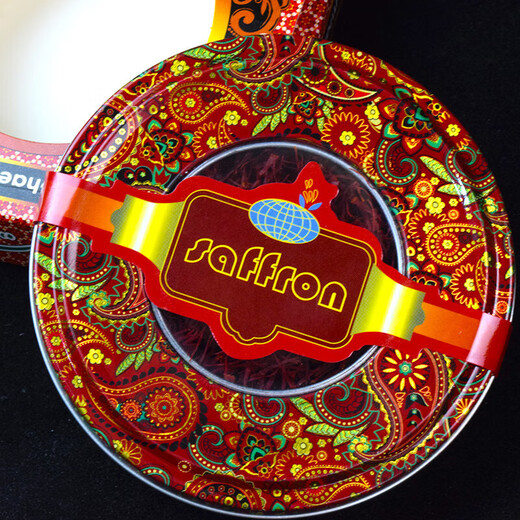 Dans la cour intérieure, nous avons utilisé des coffrets-cadeaux spécialisés au safran tibétain pour envoyer des cadeaux aux aînés pour célébrer le festival des lanternes. Saffron authentique, safran authentique spécial, 10 grammes de safran sélectionné, colis cadeau
