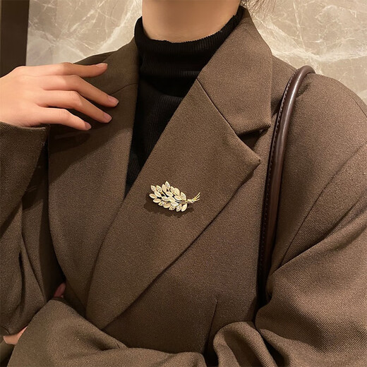 Idel's high-end rhinestone synthetic cat's eye wheat ear brooch, elegant and cute Japanese light luxury anti-exposure buckle Internet celebrity gift rhinestone tree small brooch XZ0076
