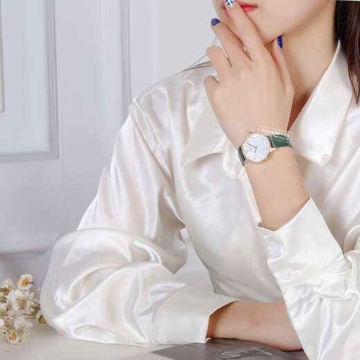 Emporio Armani Women Women European and American Watch Classic Small Green Watch Women Women Watch Chinese Valentine's Day Gift to Girlfriend Fashion Small Green Watch Belt Ar11150