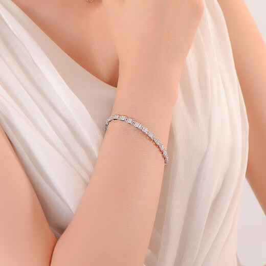 Yuan Shengfu's new PT950 high quality platinum bracelet with imitation diamonds. Fashionable women's platinum hand jewelry on sale. 6.97g. Length 15.5-17.5cm adjustable.