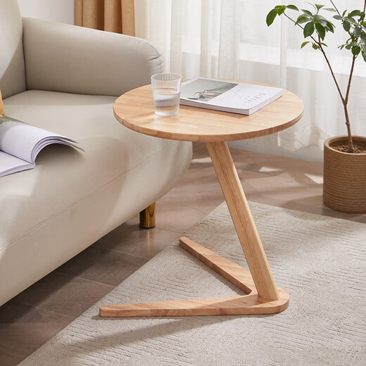 Algunas mesas y mesas laterales de madera maciza. Pequeñas mesas de café. Mesas de café móvil de madera maciza. Mesas simples de café de madera maciza. Color de nogal de madera sólida.