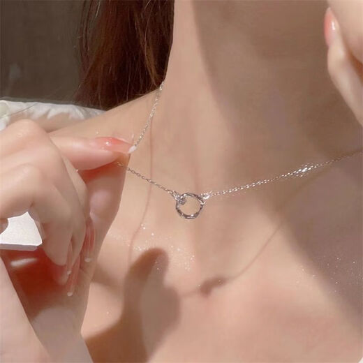 Möbius Necklace Women's Light Luxury Niche Design Internet Celebrity Clavicle Chain Fashionable and Versatile New Style Möbius Ring Necklace