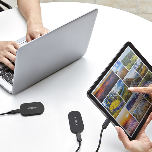 Kioxia mobile solid-state drive, mini, compact, fashionable and portable, high-speed Type-C, supports mobile phones, computers and tablets PSSD XD20 series 500GB, reading speed up to 1050MB/s, official standard configuration, including data cable + digital storage bag