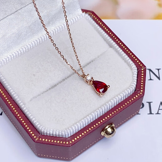 Iba 0.6g natural pigeon blood red ruby pendant, 18K gold inlaid with colored gemstones, birthday gift for girlfriend, 0.6 carat, ready stock with 18K gold necklace