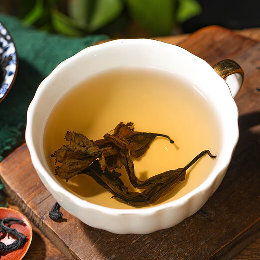 Eucommia Ulmoides Leaf Tea, новый продукт в Чжанджиаджи, Хунань, Eucommia ulmoides Leaf Leaf Eucmia Ulmoides Leaf, пропитанные в воде, можно использовать с розами, гипсом, синим, зеленым и Robu Erma, 500G.