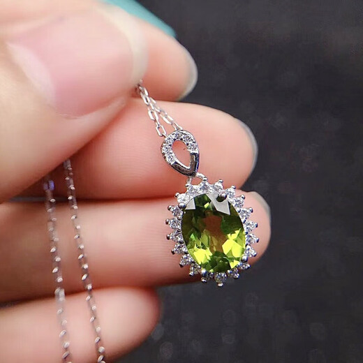 Fat Donglai's same peridot necklace new sunflower 2 carat pendant S925 silver inlaid gemstone pendant