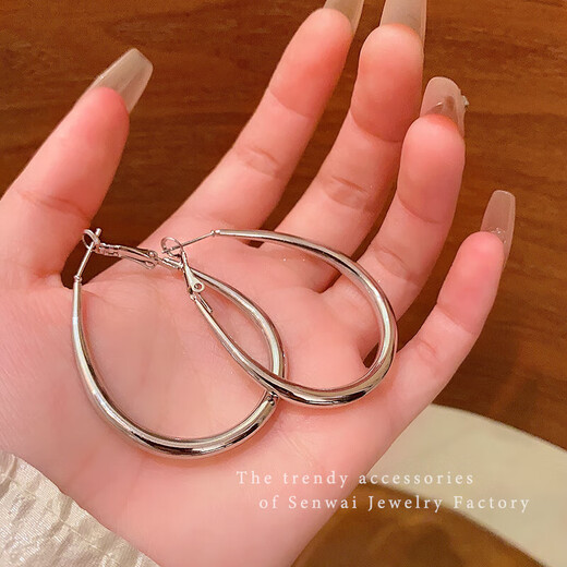 Silver plain hoop earrings for women, new style, simple and popular round face earrings, light luxury, high-end hoop earrings, silver large circle water drop earrings, one pair
