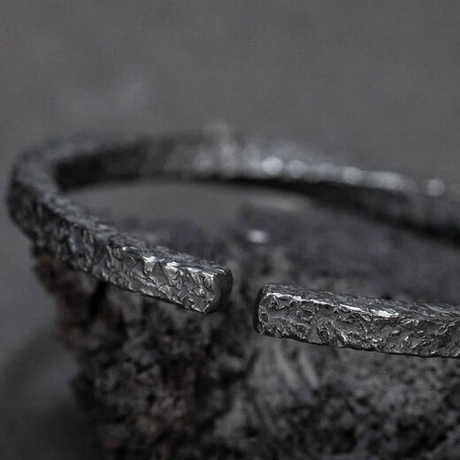 
Half-grain men's bracelet bracelet retro black pigeon solid bracelet bracelet men's trendy personality open-mouth bracelet men's black pigeon [optical opening]