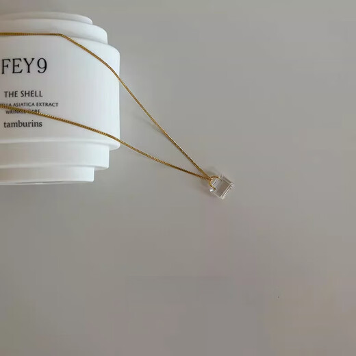 Feishengji 18K gold crystal pendant Nizi Ouni coldframe transparent white lock necklace 925 silver small platinum crystal necklace