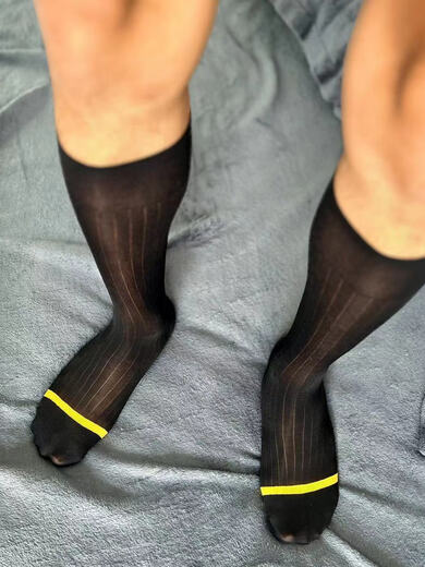 
Morina Business Stockings New Formal Wear Men's Mid-Cylinder Stockings Sexy Wide Stripe Gold Lines Black Silk Thin Suit Socks 1 Pair of Black Gold Lines One Size [Wide Stripe Style]
