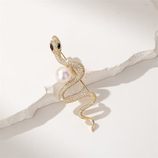 Qlady snake brooch, high-end female brand corsage, niche design, anti-exposure pin, suit accessories, birthday gift