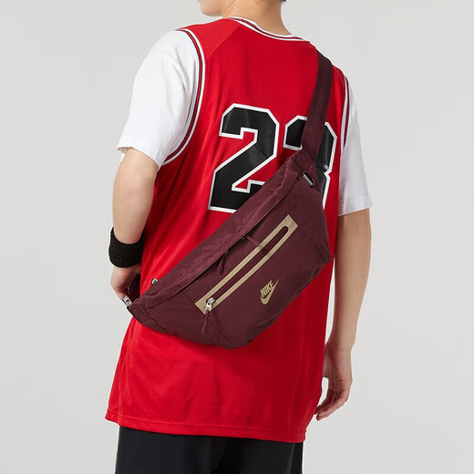 Nike (NIKE) crossbody bag new PREMIUM waist bag storage zipper pocket fashion personality simple shoulder bag breast bag DN2556-681 night maroon khaki MISC