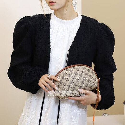 馍彭女士钱包2024新款高档女士小钱包手拿包包女2022新款潮流时尚小众 白色字母