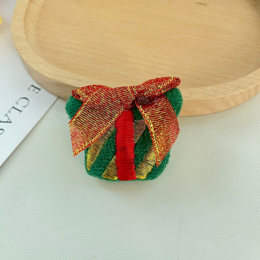 Fog icing Christmas plush brooch cute atmosphere cartoon Santa Claus bag decoration badge company event small gift M Christmas tree