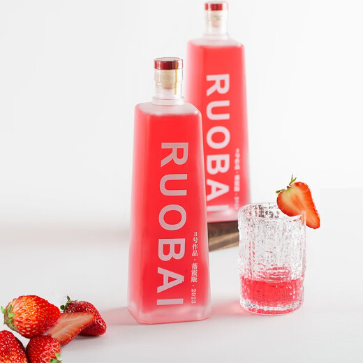 Brother Ruobai Vodka Liqueur de fraise Vodka 700 ml * 1 bouteille de vin de fruit légèrement intoxiqué le vin sucré est délicieux 700 ml * 1 bouteille