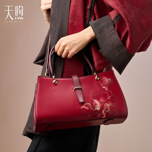 PmSix Women's Bag Mom New Year's Gift for Mother Practical Red Embroidered Handheld Wedding Bag Middle-aged Single Shoulder Crossbody Bag