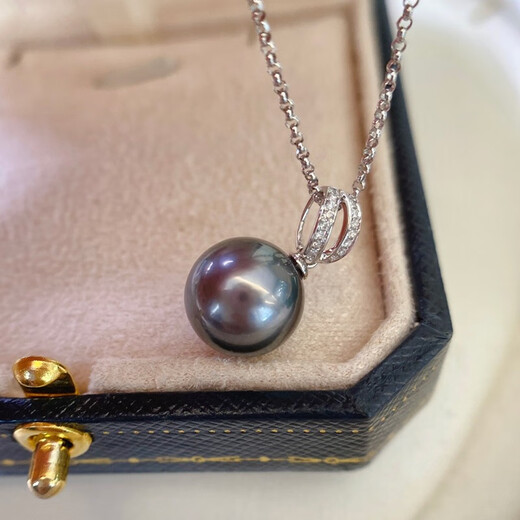 Yue Fei 11-12mm Tahitian black pearl pendant, 18K set with diamonds, perfect round and strong light, recommended as a gift for your lover, with silver chain and certificate