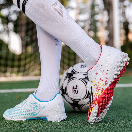 
Chen He (CHENHE) Ronaldo Short Spike Assassin Falcon Football Shoes for Men and Women AG Long Spike TF Broken Spike Primary School Boys Children Mandarin Duck Shoes 6199 White Orchid Broken Spikes 35 with Football Socks + Leggings Board