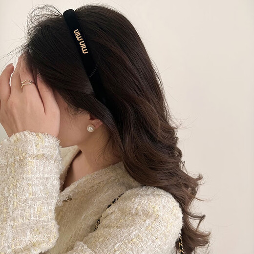 Idel spring and summer high-end velvet headband women's face wash high head pressure hair headband niche versatile outing retro hair accessories high-end letter headband F1565