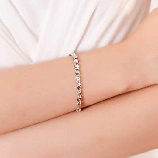 Yuan Shengfu's new PT950 high quality platinum bracelet with imitation diamonds. Fashionable women's platinum hand jewelry on sale. 6.97g. Length 15.5-17.5cm adjustable.