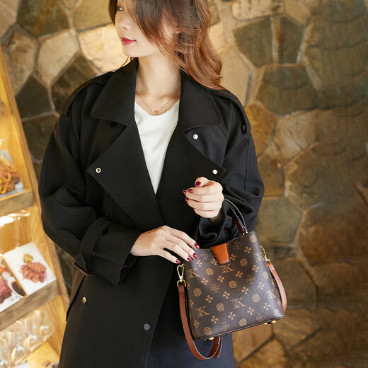 Ji Shizhe Light Luxury Brand-Tasche Frauenbeutel Frauen One-Shoulder Crossbody Eimer Bag Geschenk zum Geburtstag der Frau Chinesische Valentinstag Geschenk Extravagantes Buchstaben Kaffee (groß)