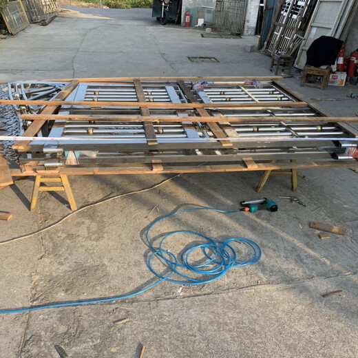 Qinkai's new stainless steel villa door opens into the courtyard and double-door rural gate Chinese style fence 3.5 meters