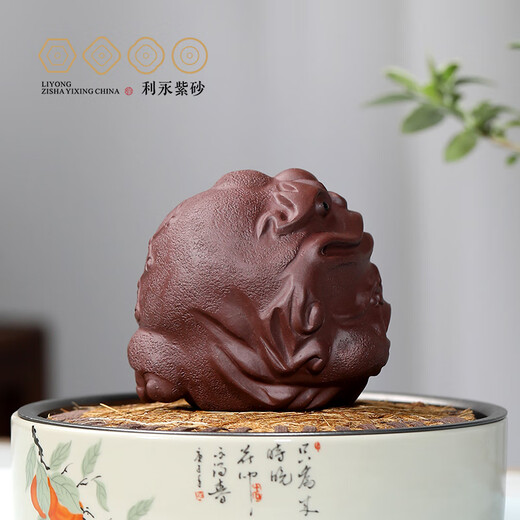 Centenary Liyong Yixing handmade purple sand tea pet ornaments original ore purple clay golden toad tea playing toad Kung Fu tea set accessories Qian Bao Qian Bao