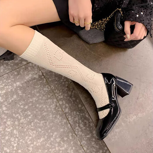 Jin [Jin est égal à 0,5 kg] Mu French High Talons Small Xiangfeng Bouche peu profonde Chaussures célibataires pour femmes 2025 printemps et été nouveau talon épais polyvalent Mary Zhen Small Leather Shoes Black [6,5 cm] 37