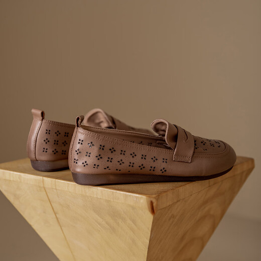 
Kanglibi genuine leather soft sole mother shoes single shoes middle-aged and old comfortable and not tired leather shoes middle-aged and old young and non-slip women's shoes spring and autumn style 677 hole style bean paste color mother comfortable and good shoes 38