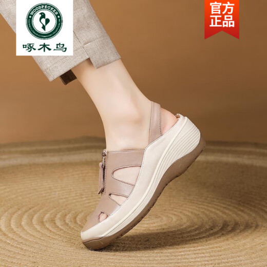Woodpecker 2025 summer new style sandals for women without tired feet and soft soles mother leather shoes genuine leather wedge women's shoes breathable shoes 688丨Bei white 35