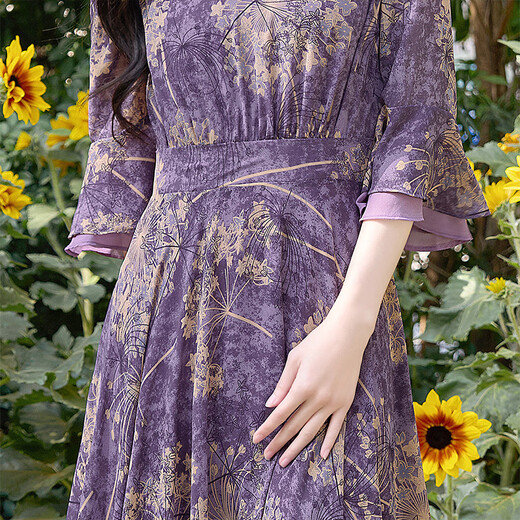 Silk Cypress House [gleiches Modell in Promi] V-Ausschnitt-Kleid 2025 Frühlings- und Sommer-Temperament gedruckter A-Line-Rock