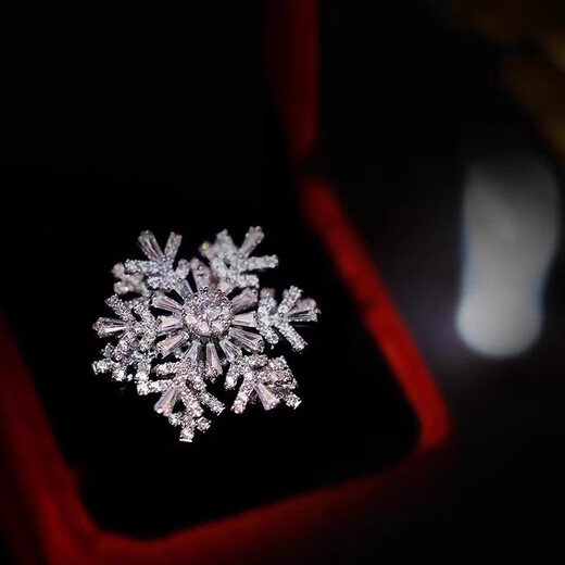 Xinshe high-end luxurious and atmospheric rotating snowflake brooch 2025 new trendy brooch brooch versatile suit clothes accessories snowflake can be rotated
