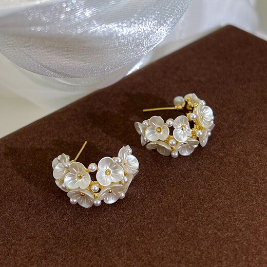 Yican niche design flower imitation pearl earrings light luxury niche high-end earrings 2025 new hot style earrings niche design flower earrings