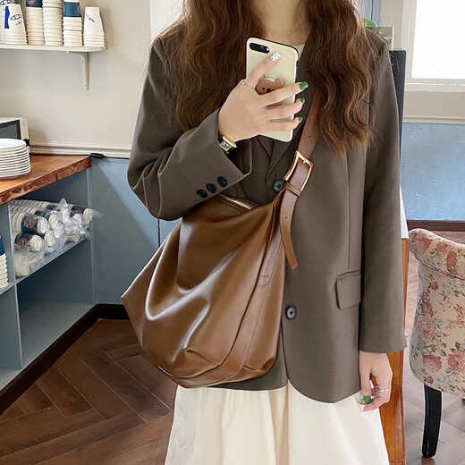 Ukedati bag women's bag large capacity tote bag crossbody bag soft collapse minimalist style commuter shoulder bag 25 new Chinese Valentine's Day gift khaki color